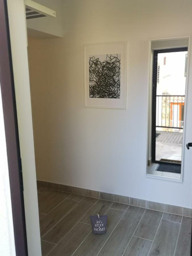 Apartman Studio Kod Ujevica Baska Voda Bagian luar foto