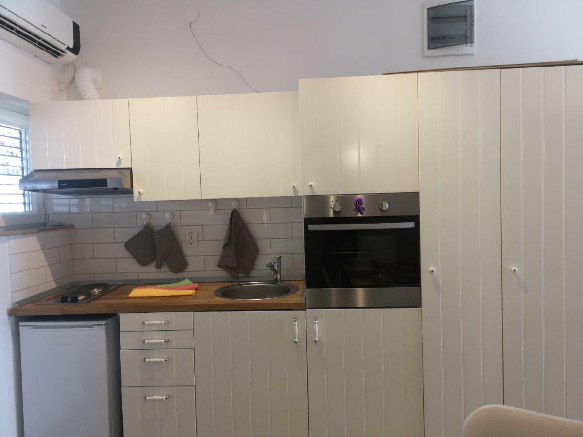 Apartman Studio Kod Ujevica Baska Voda Bagian luar foto