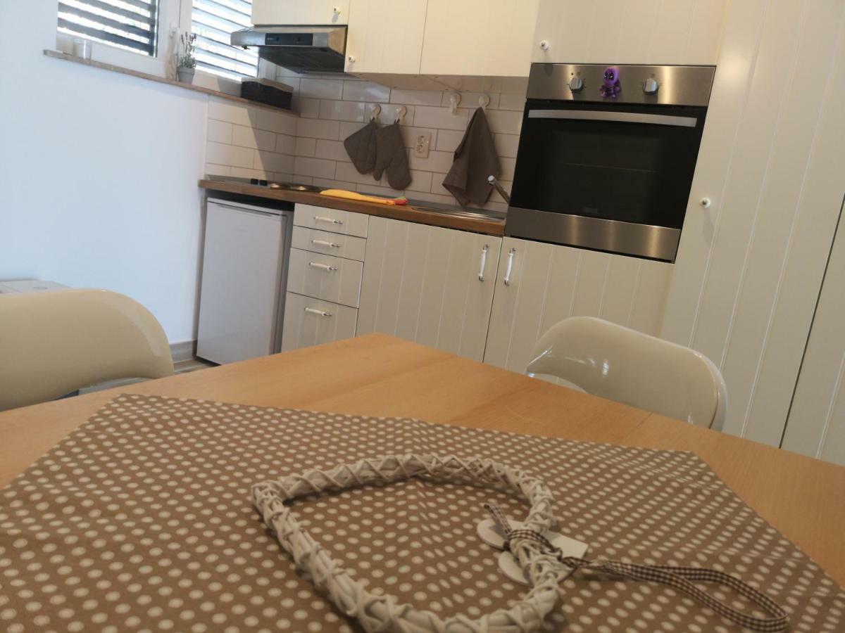 Apartman Studio Kod Ujevica Baska Voda Bagian luar foto