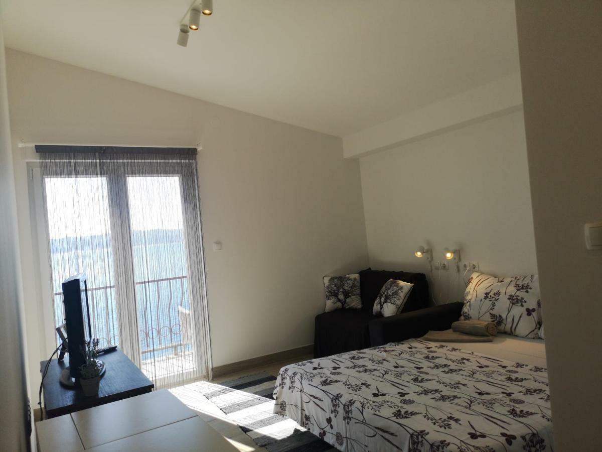 Apartman Studio Kod Ujevica Baska Voda Bagian luar foto